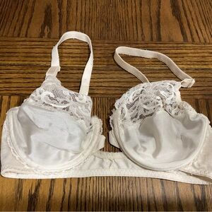 Cream Lace Trim Women's Bra Front Hook